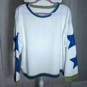 BOUTIQUE BRAND Long Sleeve Scoop Neck White w/Blue Star & Green Accents Top L